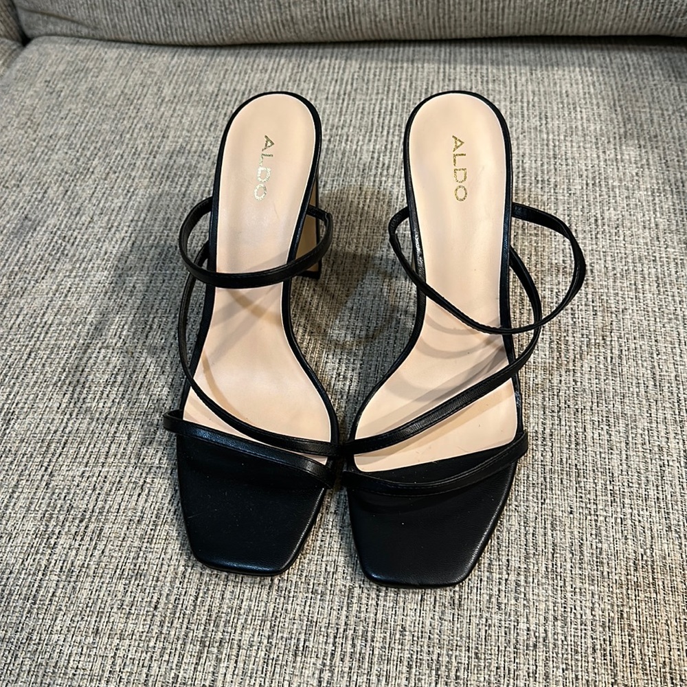 New without box Strappy Aldo sandals sz 8.5